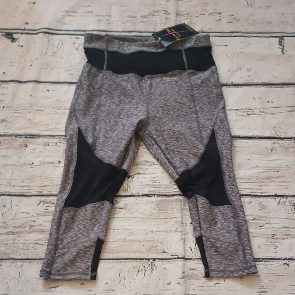 Electric Yoga Women's Gray Black Mesh Accent Capri Leggings S NWT
